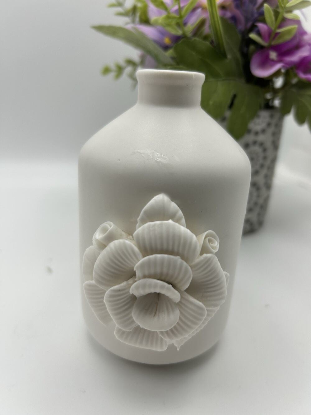 White Rose Bud Vase. 3D Rose On The Front.